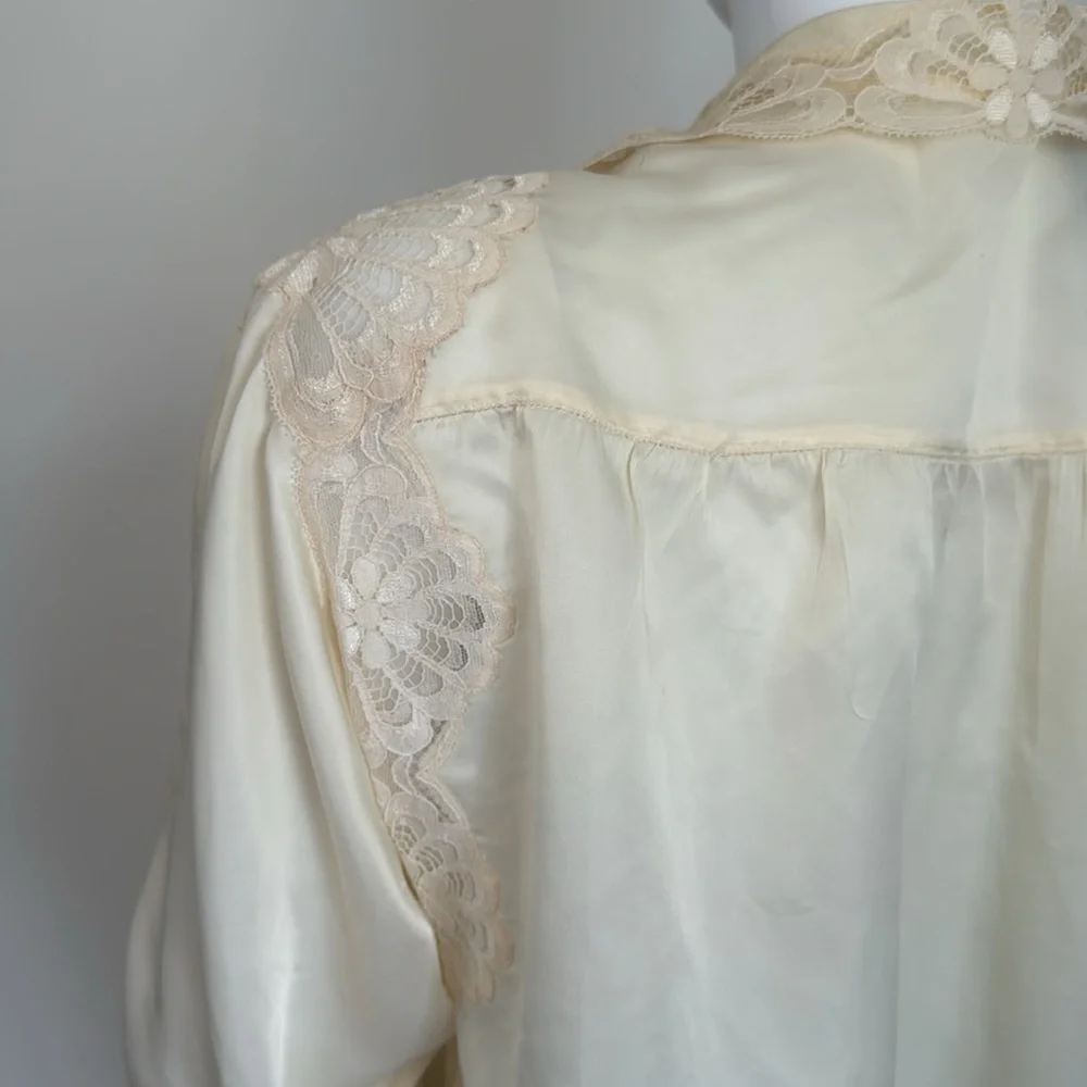 Feminine with beautiful lace detail. Made in the USA!
Travels well. - Picture 8 of 11